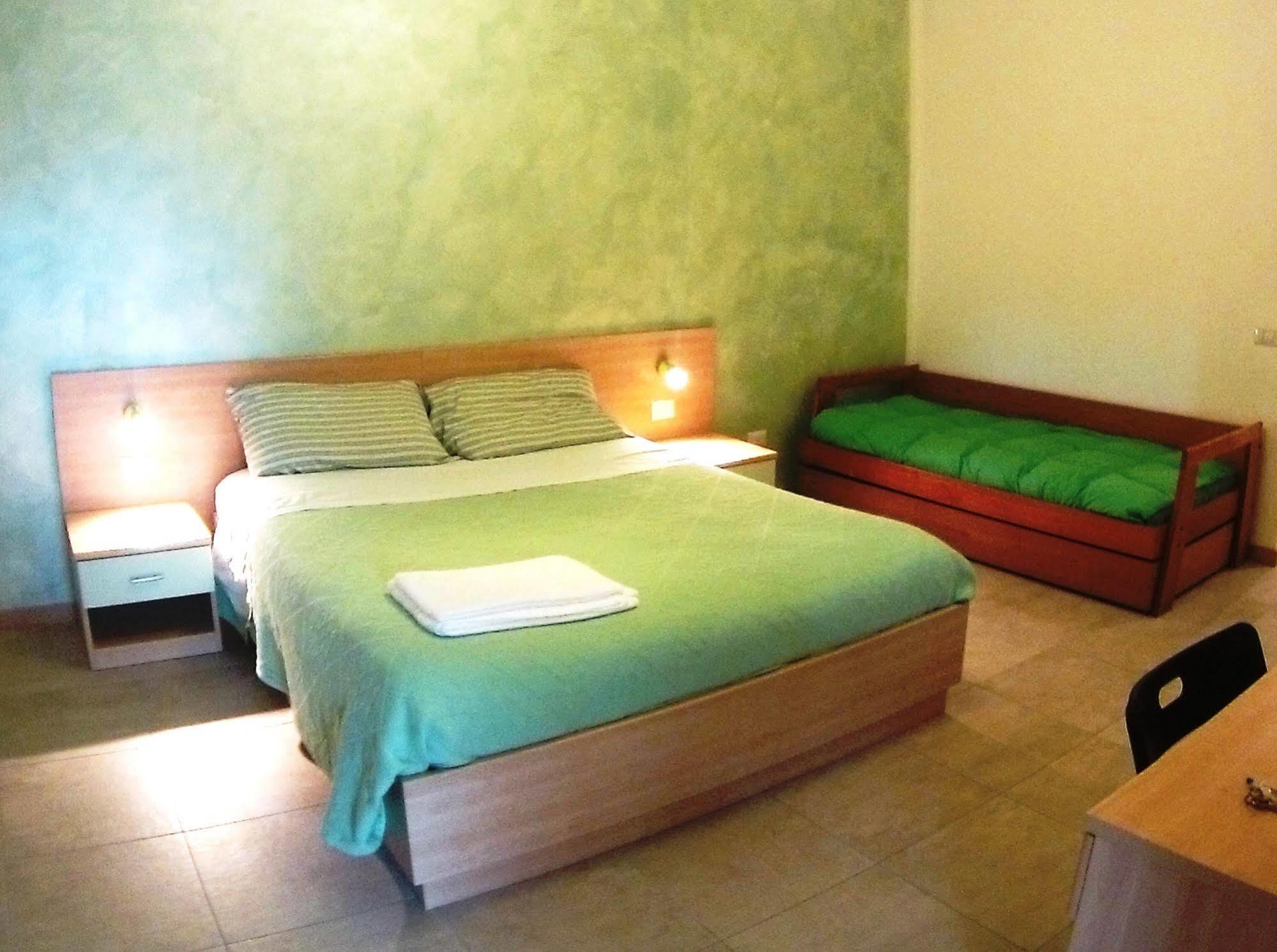 B&B Villa Monterosa Con Piscina Castronno Luaran gambar