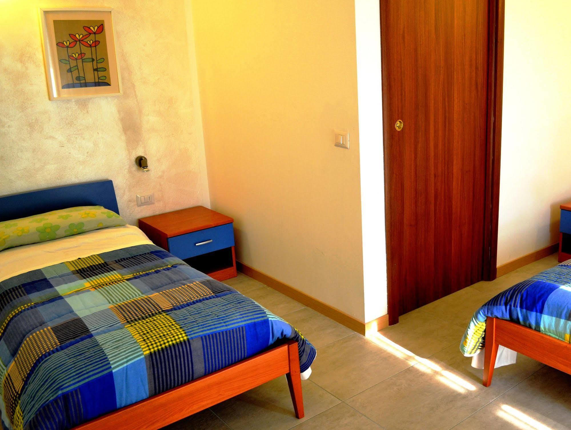 B&B Villa Monterosa Con Piscina Castronno Luaran gambar