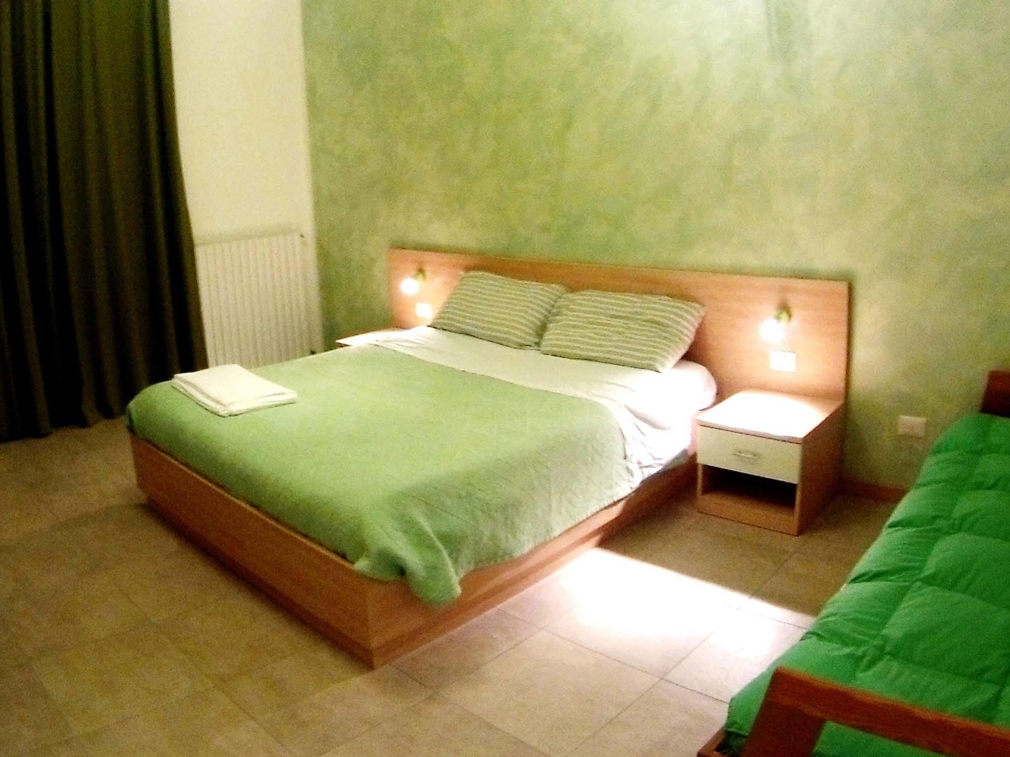 B&B Villa Monterosa Con Piscina Castronno Luaran gambar