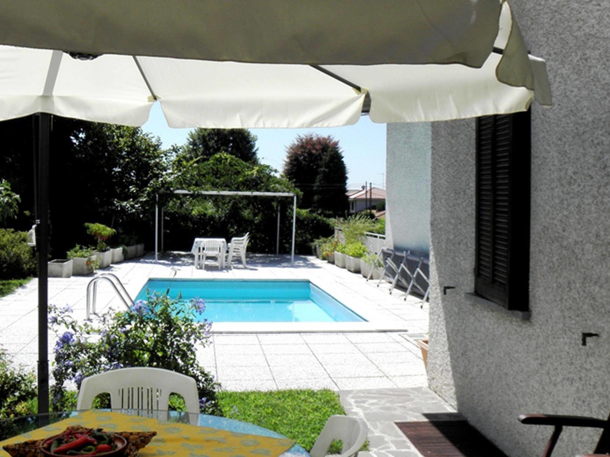 B&B Villa Monterosa Con Piscina Castronno Luaran gambar