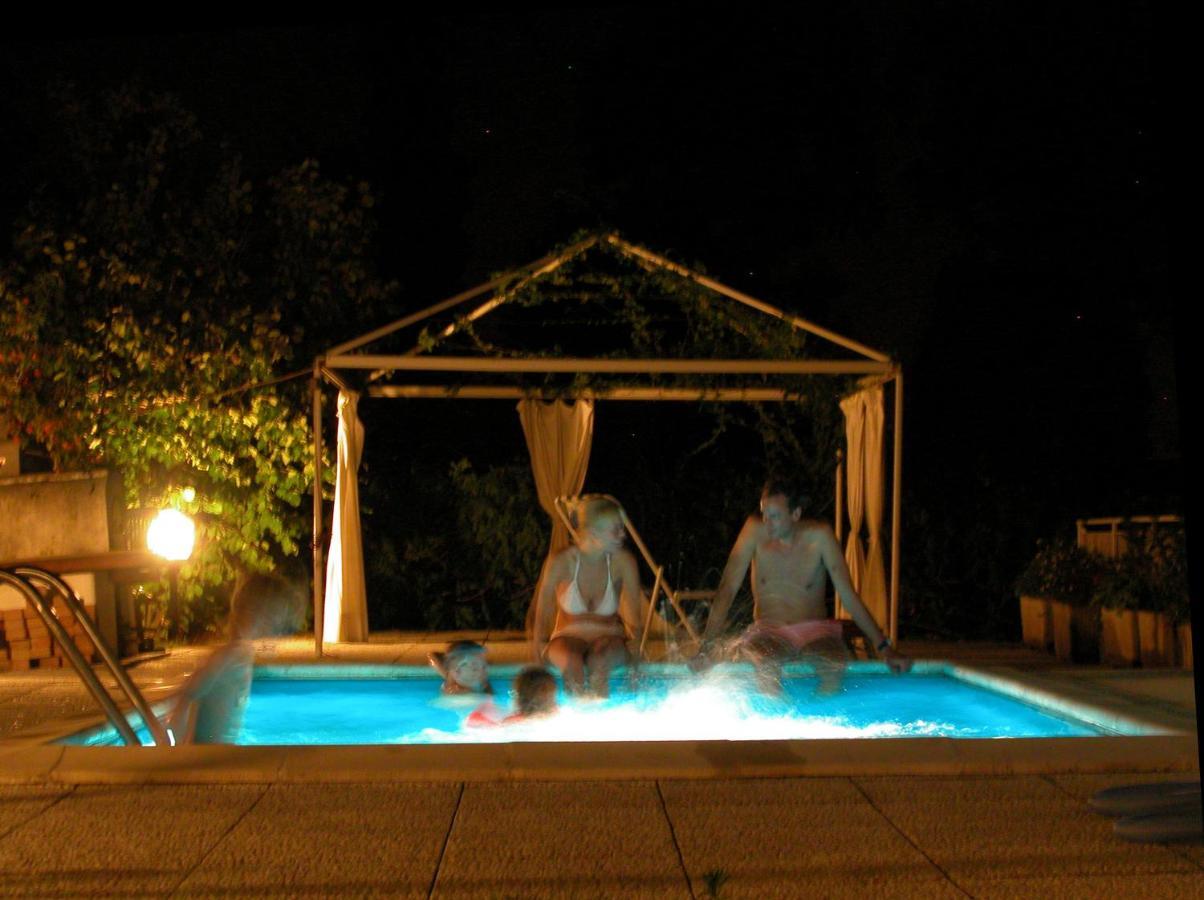 B&B Villa Monterosa Con Piscina Castronno Luaran gambar